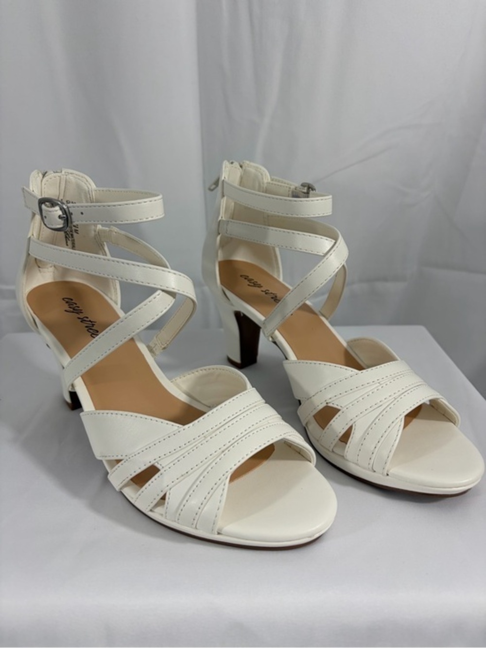 NWT Easy Street Women’s Size 7.5 White Strappy 3 Inch Heeled Sandals